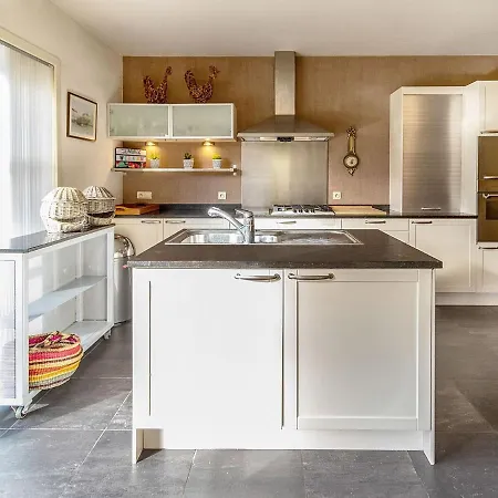 Villa Exotic In With Garden Ostende